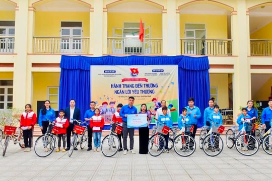 Khối Hoạt động số 4 – Đoàn thanh niên Ngân hàng Trung ương : Lan tỏa tình yêu thương đến trẻ em vùng cao