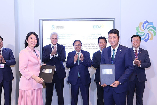 Standard Chartered Việt Nam kí kết thỏa thuận khung tài trợ thương mại phát triển bền vững trị giá 100 triệu đô la Mỹ với BIDV