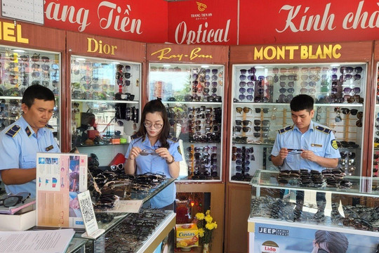 Cục Quản lý thị trường Quảng Bình mở đợt cao điểm chống buôn lậu, gian lận thương mại và hàng giả dịp trước, trong và sau Tết Giáp Thìn 2024
