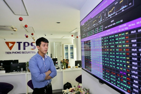 Khó khăn vĩ mô giảm dần, TPS dự báo VN-Index dao động quanh 1.387 điểm
