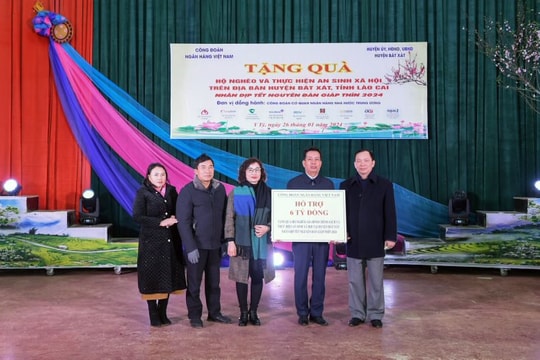 Công đoàn Ngân hàng Việt Nam tặng quà hộ nghèo, thực hiện công tác an sinh xã hội trên địa bàn huyện Bát Xát, tỉnh Lào Cai
