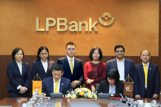 LPBank và EY Consulting Việt Nam ký hợp đồng Tư vấn và triển khai Hệ thống đo lường lợi nhuận đa chiều