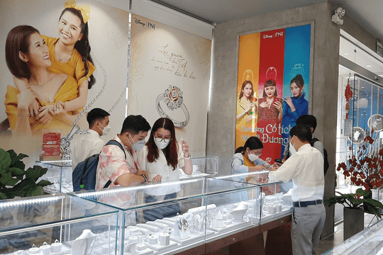 Các doanh nghiệp vàng đồng loạt tung chương trình bán hàng ngày Thần tài 2024