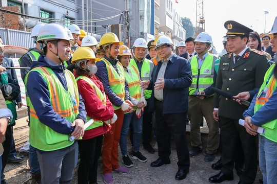 Thủ tướng thăm, chúc Tết người lao động tại Hà Nội