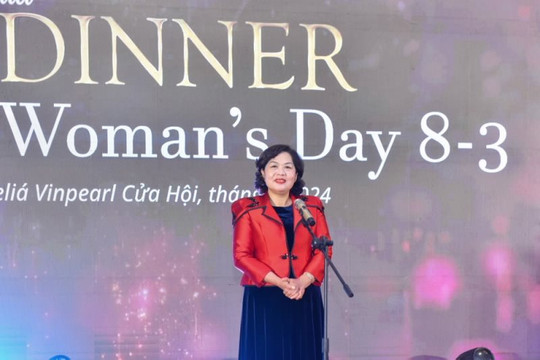 Lãnh đạo nữ ngành Ngân hàng học tập tấm gương Hồ Chí Minh