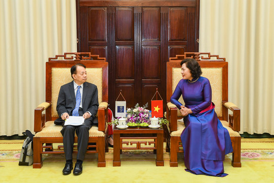 Thống đốc Nguyễn Thị Hồng tiếp Chủ tịch Ngân hàng Phát triển châu Á (ADB)