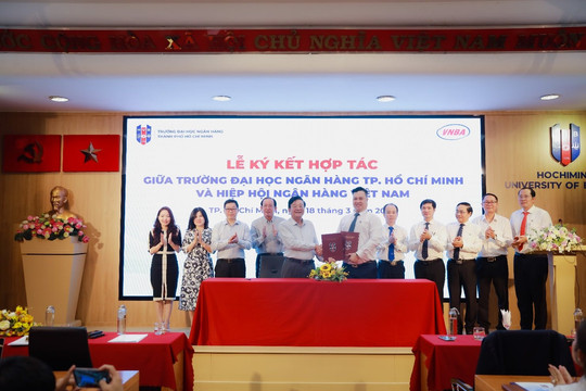 Hiệp hội Ngân hàng Việt Nam (VNBA) ký thỏa thuận hợp tác với Trường Đại học Ngân hàng TP. Hồ Chí Minh (HUB)