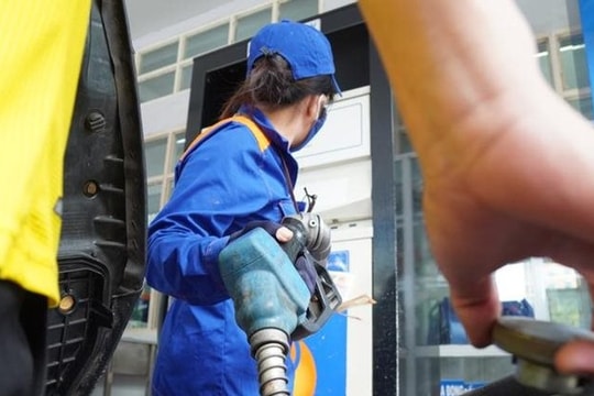 Giá xăng, dầu đồng loạt tăng