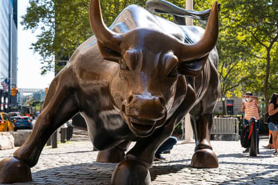 Dow Jones hạ gần 400 điểm trong phiên bán mạnh trên thị trường chứng khoán Mỹ