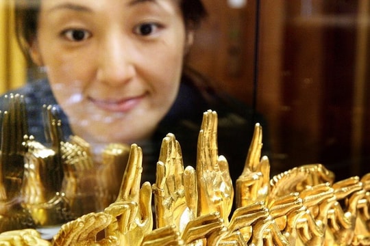 Giá vàng có tuần hạ mạnh nhất trong nhiều tháng