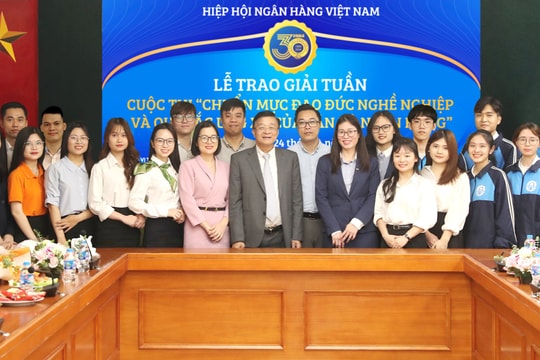 Hiệp hội Ngân hàng trao giải tuần Cuộc thi "Chuẩn mực đạo đức nghề nghiệp và quy tắc ứng xử của cán bộ ngân hàng”