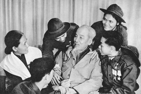 Kỷ niệm 49 năm Ngày giải phóng miền Nam, thống nhất đất nước (30/4/1975-30/4/2024): "Như có Bác Hồ trong ngày vui đại thắng"