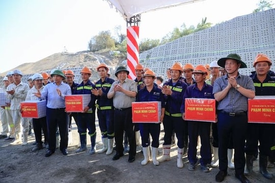 Kiểm tra, động viên, thúc đẩy các dự án cao tốc trọng điểm