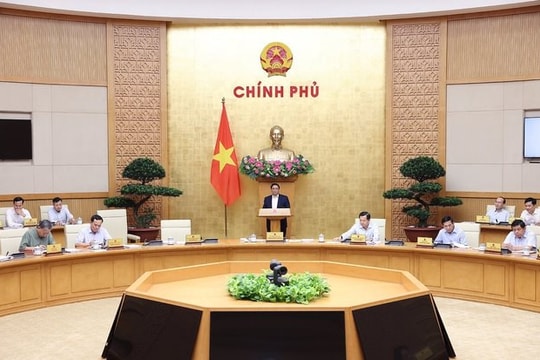 Thủ tướng chỉ đạo không tăng giá các mặt hàng đột ngột, cùng thời điểm tăng lương
