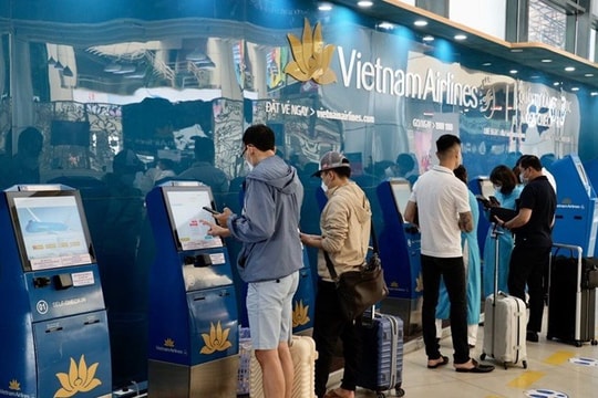 Giá vé máy bay đã tăng bao nhiêu trong 4 tháng đầu năm 2024?