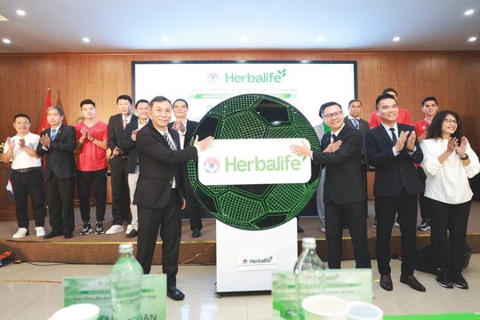Herbalife Việt Nam tiếp tục là nhà tài trợ chính thức của các đội tuyển bóng đá quốc gia Việt Nam trong 3 năm từ 2024-2027