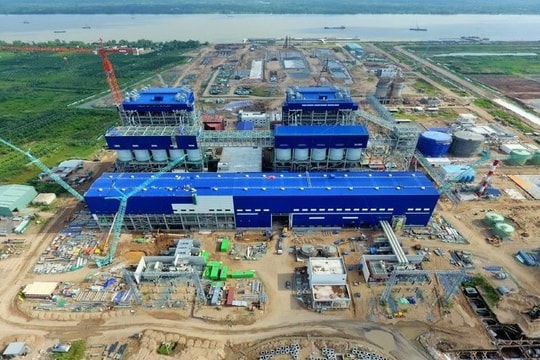 Hơn 8% vốn doanh nghiệp điện bị bán tháo sau thông tin liên quan đến siêu dự án 3 tỷ USD