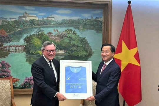 Chuyến thăm của Chủ tịch Tập đoàn Standard Chartered củng cố cam kết mạnh mẽ đối với Việt Nam