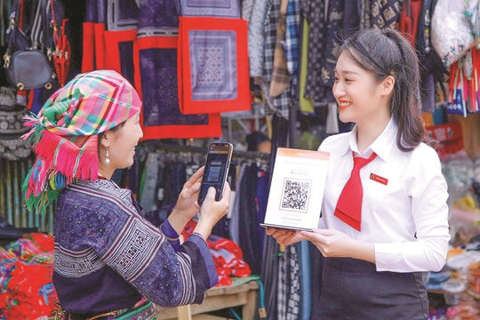 Nâng cao khả năng tiếp cận ngân hàng điện tử của đối tượng yếu thế