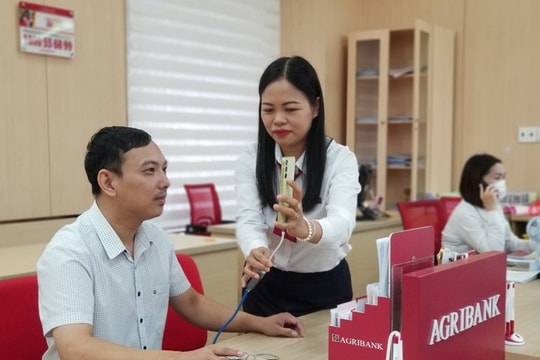 Hình ảnh đẹp của những nhân viên ngân hàng và trách nhiệm làm việc tốt hơn mỗi ngày