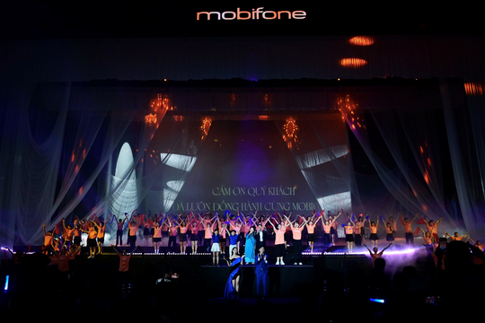 MobiFone đầu tư công phu cho đêm nhạc tri ân 30 năm, nhận được nhiều phản hồi tích cực từ khán giả