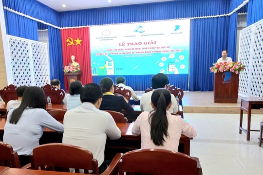 Trao giải Cuộc thi trực tuyến Thanh toán không dùng tiền mặt trên địa bàn tỉnh An Giang