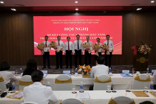 Đảng viên tại Đảng bộ Bảo hiểm tiền gửi Việt Nam góp sức thúc đẩy tiến trình chuyển đổi số