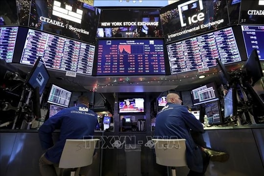 Chỉ số Dow Jones lập kỷ lục phiên đầu tuần