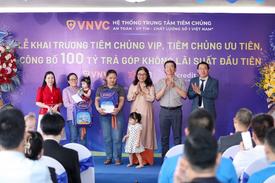 Mcredit và VNVC hỗ trợ tiêm vắc xin trả góp không lãi suất đạt mốc 100 tỷ đồng