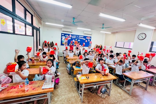 Bộ Chính trị quyết định miễn học phí cho học sinh phổ thông công lập