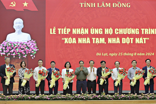 Agribank ủng hộ 5 tỷ đồng cho chương trình "Xóa nhà tạm, nhà dột nát" tỉnh Lâm Đồng
