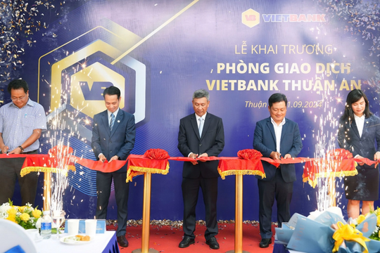 Vietbank và “cú đúp” trong ngày khai trương Điểm Giao dịch thứ 119 – Phòng Giao dịch Vietbank Thuận An