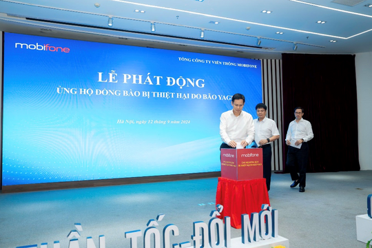 Cán bộ nhân viên MobiFone chung tay ủng hộ đồng bào bị thiệt hại do bão số 3