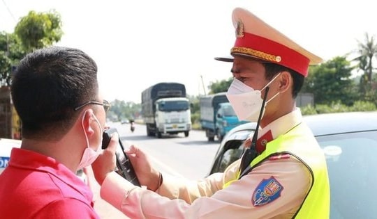 Xử lý nghiêm cán bộ, công chức, viên chức, chiến sỹ lực lượng vũ trang vi phạm quy định về nồng độ cồn