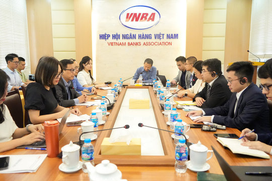 Hiệp hội Ngân hàng Việt Nam làm việc với Đoàn Giám sát thường niên của AMRO