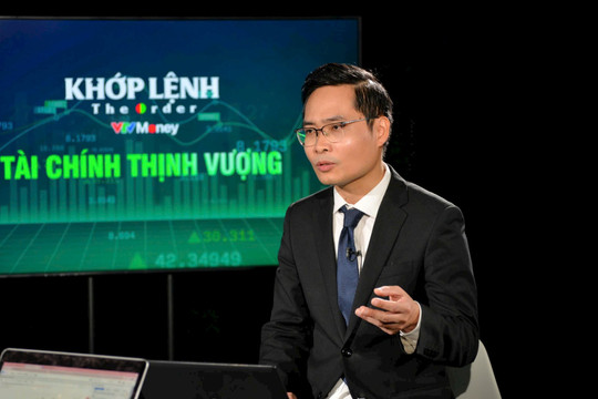 “Thị trường chứng khoán khả năng sẽ lình xình trong 3-6 tháng tới, chưa thể có uptrend thế kỷ ngay”