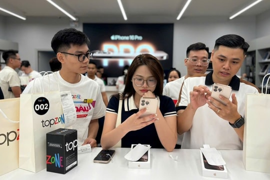 Tín đồ Táo khuyết thức đêm chờ "đập hộp" iPhone 16