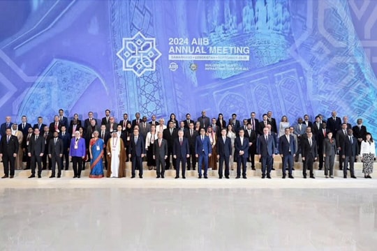 Đoàn Việt Nam dự Hội nghị thường niên lần thứ 9 của AIIB