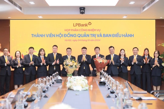 LPBank họp phân công nhiệm vụ cho các thành viên Hội đồng Quản trị và Ban điều hành