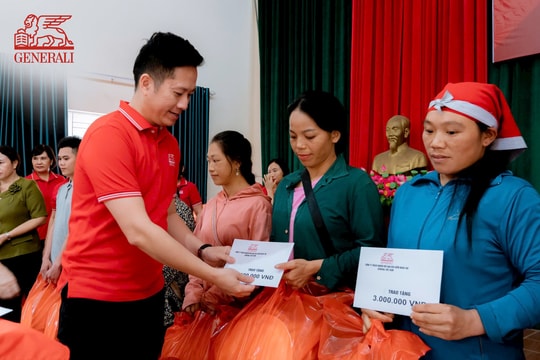Generali Việt Nam trao tặng gần 900 triệu đồng hỗ trợ các gia đình chịu ảnh hưởng của bão Yagi