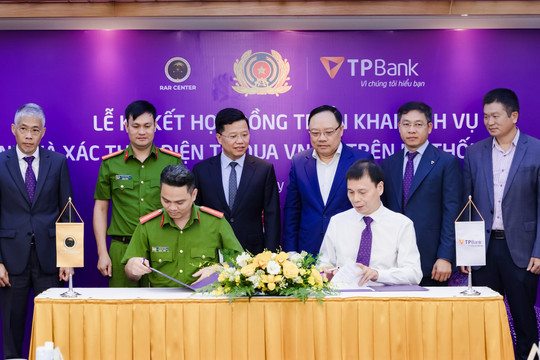 TPBank và Trung tâm RAR - Bộ Công An chính thức ký kết Hợp đồng triển khai dịch vụ Định danh và xác thực điện tử qua VneID trên App TPBank