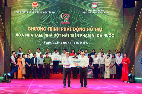 Vietcombank dành hàng trăm tỷ đồng hưởng ứng chương trình xóa nhà tạm, nhà dột nát trên cả nước