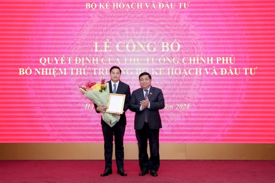 Trao quyết định bổ nhiệm Thứ trưởng Bộ Kế hoạch và Đầu tư Nguyễn Đức Tâm