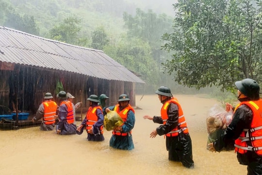 Quảng Bình: Lũ về, địa phương di dời nhiều hộ dân