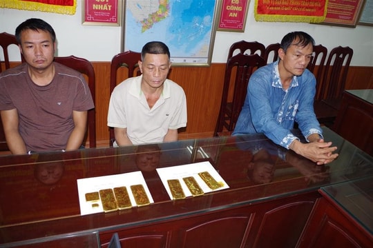 Bắt 3 đối tượng buôn lậu vàng