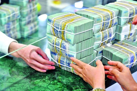 Tiền gửi vẫn chảy mạnh vào ngân hàng