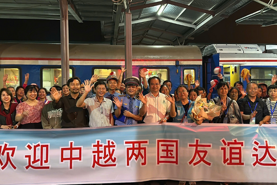 400 khách du lịch Trung Quốc nhập cảnh qua cửa khẩu quốc tế Lào Cai