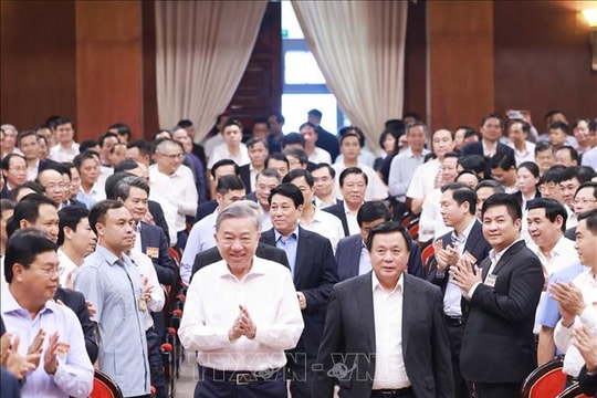 Tổng Bí thư trao đổi chuyên đề 'Kỷ nguyên phát triển mới - Kỷ nguyên vươn mình của dân tộc Việt Nam'