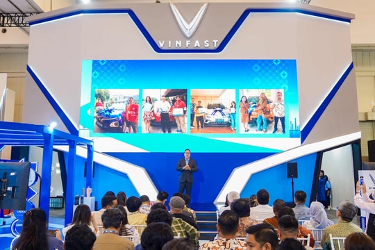 VinFast bàn giao ô tô điện VF5 tại Indonesia
