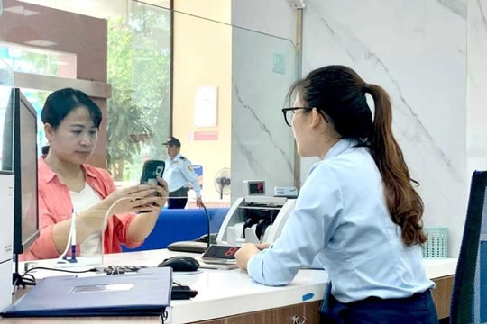 Tổng hợp nhanh không khí phục vụ khách hàng cập nhật giấy tờ và thông tin sinh trắc học trên cả nước